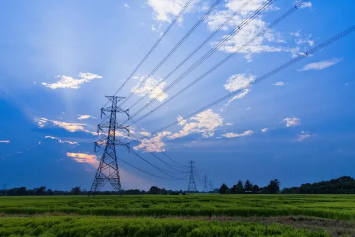 Cette section décrit comment installer la tour éolienne