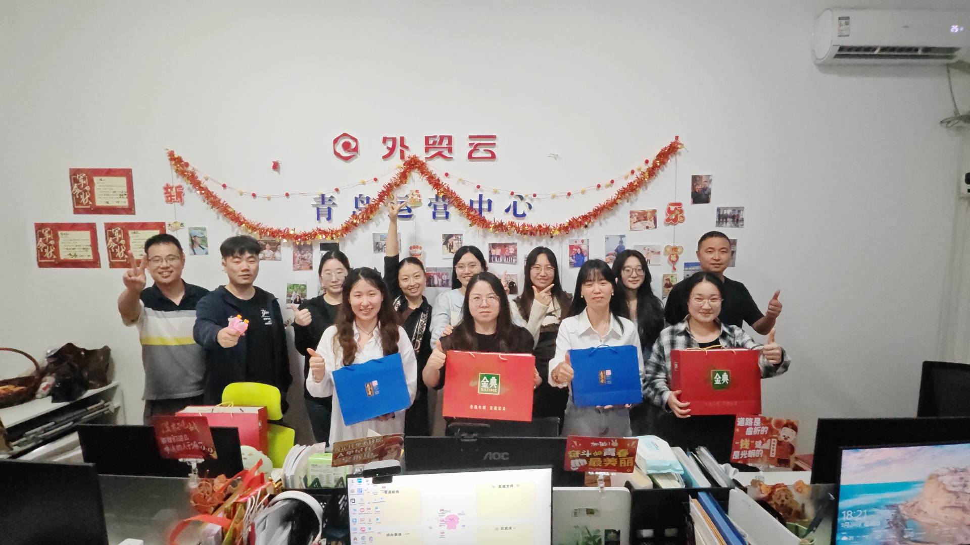 Maotong célèbre la fête nationale et la fête de la mi-automne