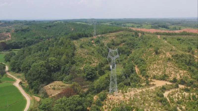 Mise en service d'une tour d'électricité partagée avec station de base 5G