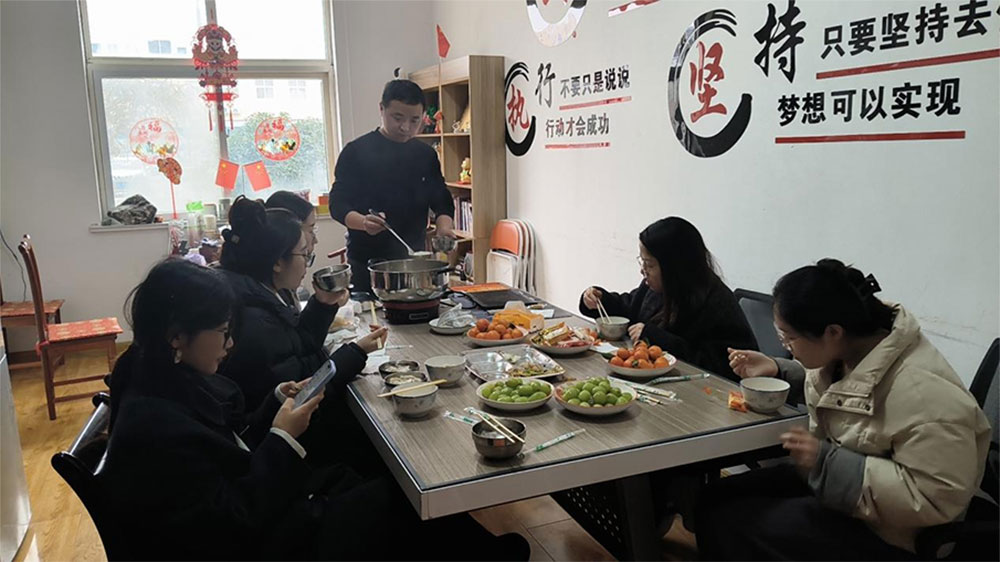 Déjeuner du Festival des Lanternes : Tangyuan et Team Vibes au bureau
